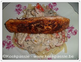 kookpassie.be - Tagliatelli met Kruiden Boursin light, champignons en rode paprika met gebakken zalm met Cajun kruiden