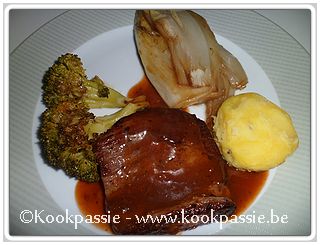 kookpassie.be - Hindesteak met jagersaus (155), witloof, broccoli en microgolfpatat