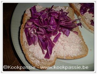 kookpassie.be - Beleg - Filet de saxe gemixt met verse kaas en daarop rode kool met vinaigrette