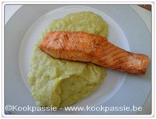 kookpassie.be - Gebakken zalm met stoemp van 1/2 spitskool, 4 preien en aardappelen