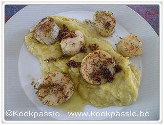 kookpassie.be - Sint-Jakobsvruchten met rest vd stoemp van 1/2 spitskool, 4 preien en aardappelen