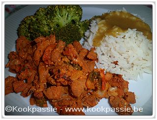 kookpassie.be - Varkensgyros (Lidl) met broccoli, rijst en currysaus