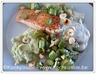 kookpassie.be - Gebakken zalm met groene asperges, restje broccolipuree en citroensaus (1065)