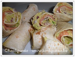 kookpassie.be - Wrap met avocado, rode ui en gerookte zalm