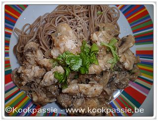 kookpassie.be - Kip - Chicken with mushroom wine sauce (675) met vegetarische parmezaan (1092)