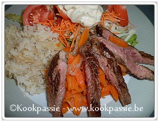 kookpassie.be - Steak met worteltjes, rijst en rauwe groenten