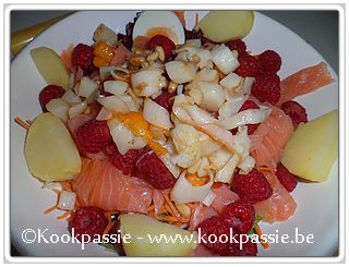 kookpassie.be - Rauwe groenten met gerookte zalm, gebakken surimi en mantelschelpjes