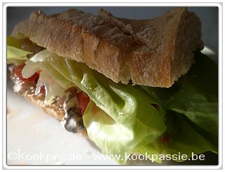 kookpassie.be - Broodje met : gekookte hesp, verse kaas, halve rode paprika, kappertjes en 1 el mayo