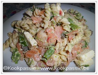 kookpassie.be - Koude spirelli, met gestoomde groene asperges, feta, rest scampi en gerookte zalm