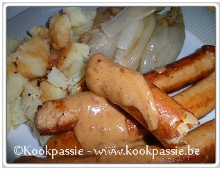 kookpassie.be - Kippenworst (Lidl) met gestoomd witloof, Satésaus en aardappelen