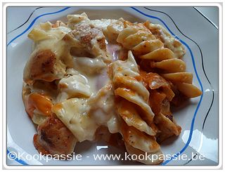 kookpassie.be - Rest Tomatensaus met kippeblokjes gebakken met Cajunkruiden, Il Fusillone (Delhaize) kaasbechamel uit de Thermomix (533)