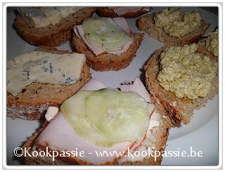 kookpassie.be - Nieuw brood : met Havermout : belegd met Gorgonzola, Artichoctapenade, Kip met smeerkaas ham en komkommer
