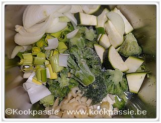 kookpassie.be - Broccolisoep: Broccoli, prei, selder, ui, look, courgette, tijm, peterselie