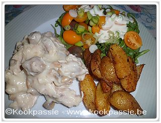 kookpassie.be - Vol au vent (Vleeswaren Geers, 13,95€/kg - Markt Maandag Gentbrugge) met oven bio aardappelen (Lidl), rucola, tomaatjes uit de tuin en lenteui