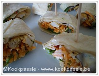 kookpassie.be - Wrap met gebakken kip, sla en wortel met pitasaus