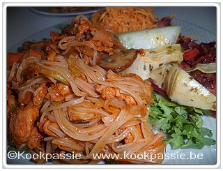 kookpassie.be - Kippengyros met wokmix (beiden Lidl) en glasnoedels (Delhaize)