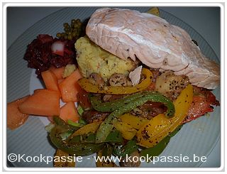 kookpassie.be - Gekookte zalm met puree en paprikamengeling