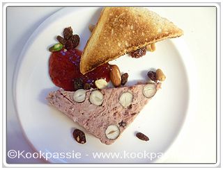 kookpassie.be - Konijnterrine met hazelnoten en aardbeienconfituur