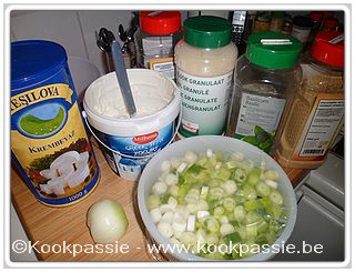 kookpassie.be - Beleg : Griekse yoghurt, feta, 1/2 ui, lenteui, kruiden: peterselie, look, basilicum, gember, paprika, sojasaus en citroensap