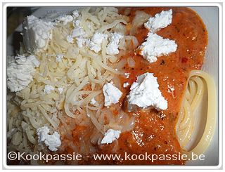 kookpassie.be - Makkelijk dagje : Spaghetti bolonaise + doosje passata + kruiden: gember, paprika, salie, look, chili met geitenkaas, parmezaan en light kaas