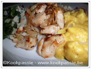kookpassie.be - Gebakken kip met ui en look met rest groenten, saus van curry appel en ananas, rest rijst en risini