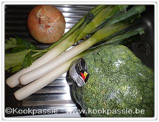 kookpassie.be - Broccolisoep : Prei, selder, ui en broccoli