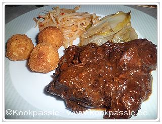kookpassie.be - Haas - Hazenstoofvlees met witloof, sojascheuten en amandelkroketjes