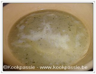 kookpassie.be - Courgettesoep (courgette, prei, selder en ui)