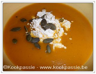 kookpassie.be - Pompoensoep met feta en pompoenpitten