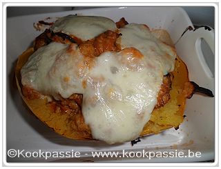 kookpassie.be - Cheesy Pesto Chicken and Veggie Stuffed Spaghetti Squash