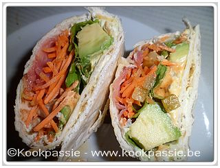 kookpassie.be - Wrap met York filet (Lidl), crème van mascarpone, geitenkaas en basilicum, sla, wortel, avocado en andalouse saus