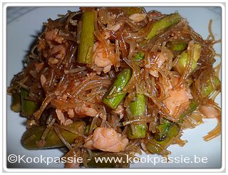 kookpassie.be - Groene asperges met gerookte zalm en glasnoedels