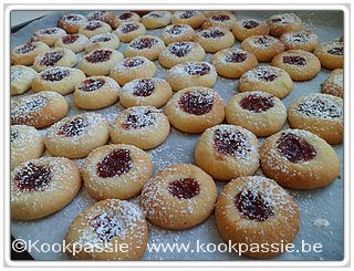 kookpassie.be - Almond & raspberry jam drops