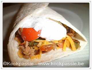 kookpassie.be - Fish Jhalfrazi - Pitta broodje met tonijn en paprikas