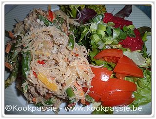 kookpassie.be - Gewokte filet Americain met wokgroenten (Colruyt diepvries), boursin cuisine light look en fijne kruiden en glasnoedels en …