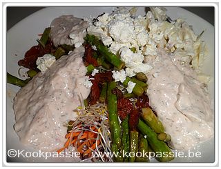 kookpassie.be - Thermomix - Aperitief - Zalmmousse met gebakken groene asperges met zongedroogde tomaten en rauwe groenten 1/2