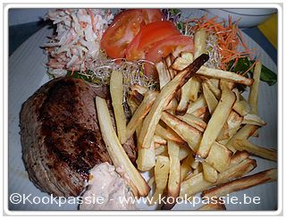 kookpassie.be - Steak met pastinaakfrietjes en rauwe groenten