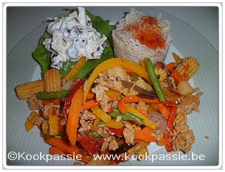 kookpassie.be - Wokgroenten (Colruyt diepvries) met kippengehakt en rijst