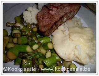 kookpassie.be - Roastbief met rest bloemkool, gebakken groene asperges en puree