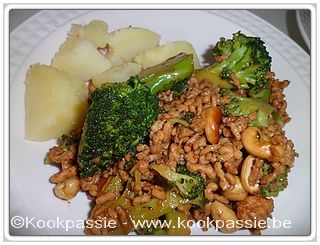 kookpassie.be - Kip - Kip met amandelen (cashew gebruikt) en broccoli