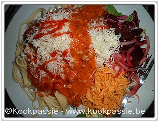 kookpassie.be - Spaghetti met Manna saus, toegevoegd: oregano, look, room en sambal