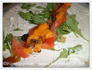 kookpassie.be - Wrap met restjes: Bataat, ruccola, fruit, kruidenkaas, tomaat