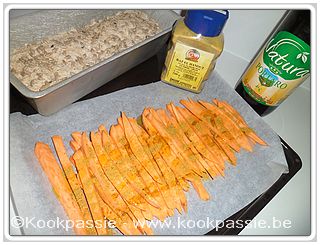 kookpassie.be - Gebakken kippenfilet met tomaten-champignonsaus en zoete aardappel uit de oven () 1/2