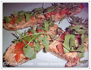 kookpassie.be - Broodje op de grill met bereid gehakt tartaar varken (Lidl) tomaat en ruccola