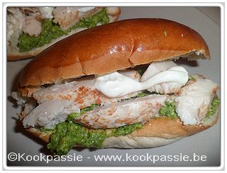 kookpassie.be - Sandwich kip met ruccolasaus en citroenyoghurt