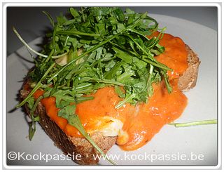 kookpassie.be - Sandwich met schelletje kaas, restje spaghettisaus en rucola