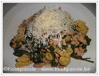 kookpassie.be - Kippengehakt met spinazie en rode-currysaus