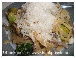 kookpassie.be - Gebakken pitta met broccoli, kruidenkaas en tagliatelli