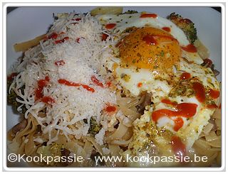 kookpassie.be - Gebakken pitta met broccoli, kruidenkaas en tagliatelli, restje met paardeoogje