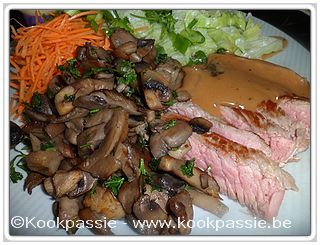 kookpassie.be - Zesrib entrecote (Colruyt) met 2 soorten champignons en pepersaus van Knorr
